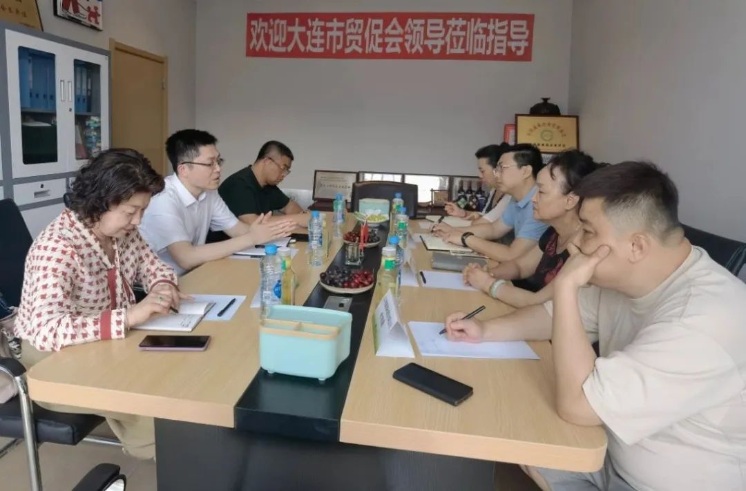 大連市貿(mào)促會(huì)叢陽(yáng)副會(huì)長(zhǎng)、王曉紅部長(zhǎng)、陳峰部長(zhǎng)一行蒞臨遼寧超越國(guó)際展覽公司指導(dǎo)工作